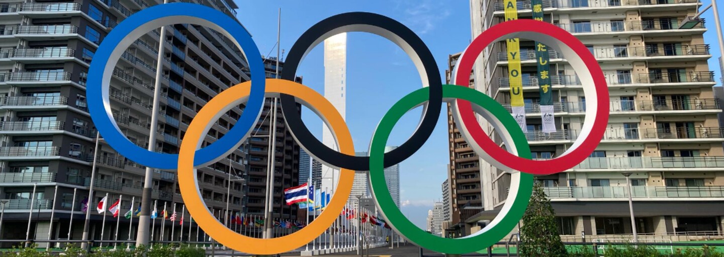 Rasistické poznámky, sexistické pravidlá a nevhodné komentáre na adresu súťažiacich. Aj také sú olympijské hry