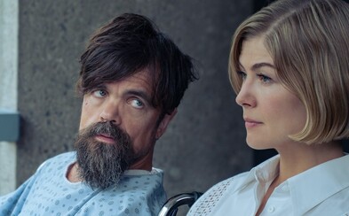 Recenzia: Rosamunde Pike a Peter Dinklage sú nechutní ľudia, ktorým v novinke od Netflixu praješ smrť Recenzia: Rosamunde Pike a Peter Dinklage sú nechutní ľudia, ktorým v novinke od Netflixu praješ smrť