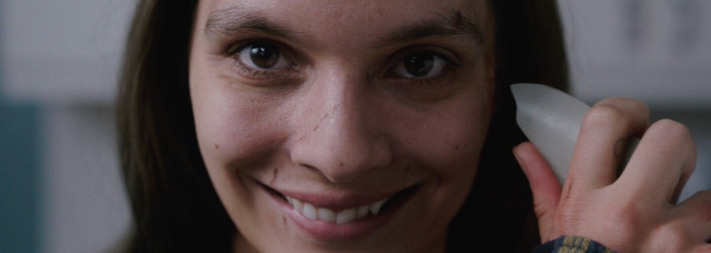 RECENZE: Smile ti zvýší tep a navodí infarktové stavy. Při jeho sledování ti rozhodně nebude do smíchu