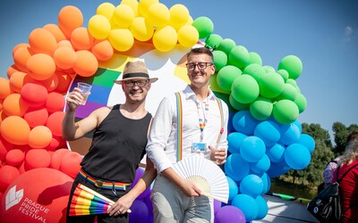 Ředitel Prague Pride Tom Bílý: Většina LGBT+ lidí se outuje v průběhu celého života. Není to jednorázová záležitost (Rozhovor)