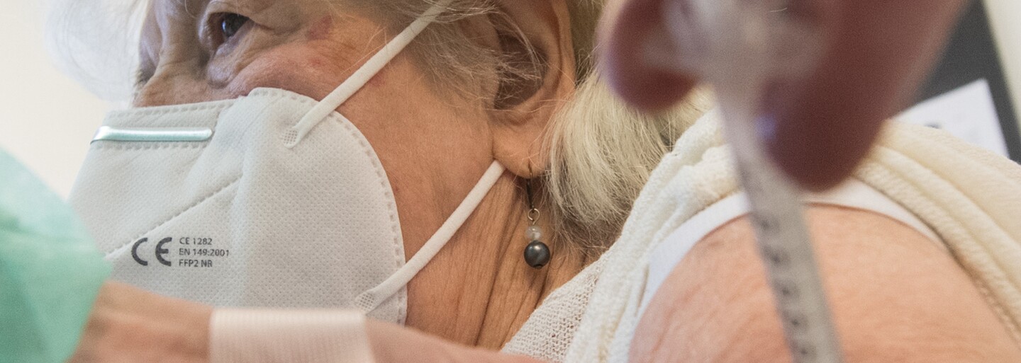 Registrace covid 65+: Jak se registrovat na očkování a kdy to bude možné