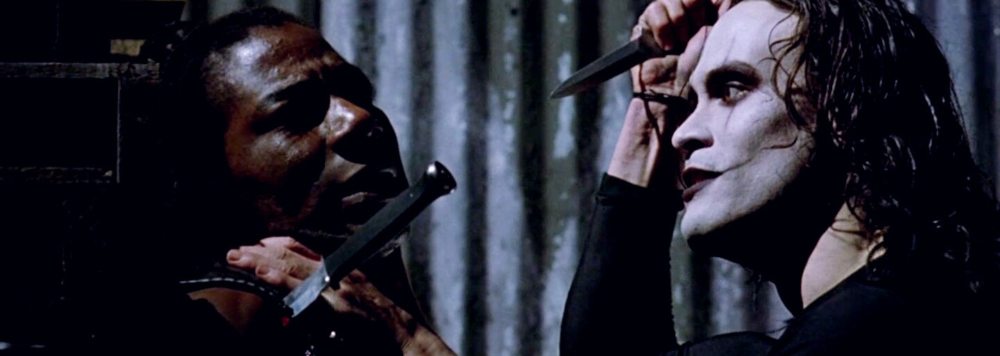 Remake kultovej Vrany opäť stráca režiséra aj hlavného herca. Jason Momoa fantasy thriller nenatočí a my už neveríme, že niekedy vznikne
