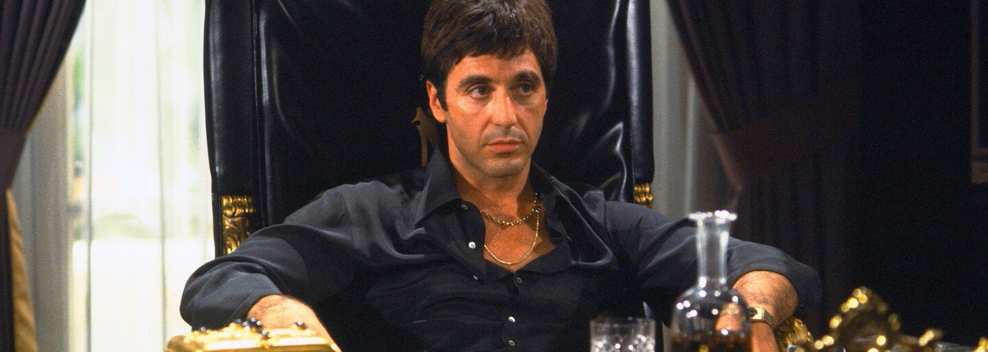 Remake snímky Scarface stratil režiséra, do úlohy titulného gangstera však obsadil hviezdu Rogue One Diega Lunu
