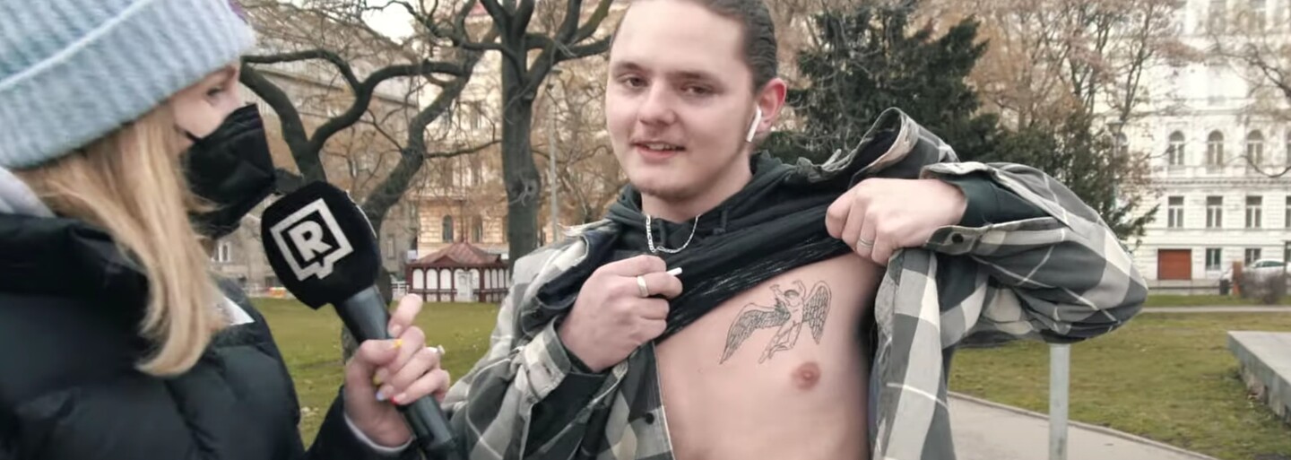Remixy písní se zvuky z gay porna, Řezníka nebo Juice WRLD. Tohle mají Pražané ve sluchátkách