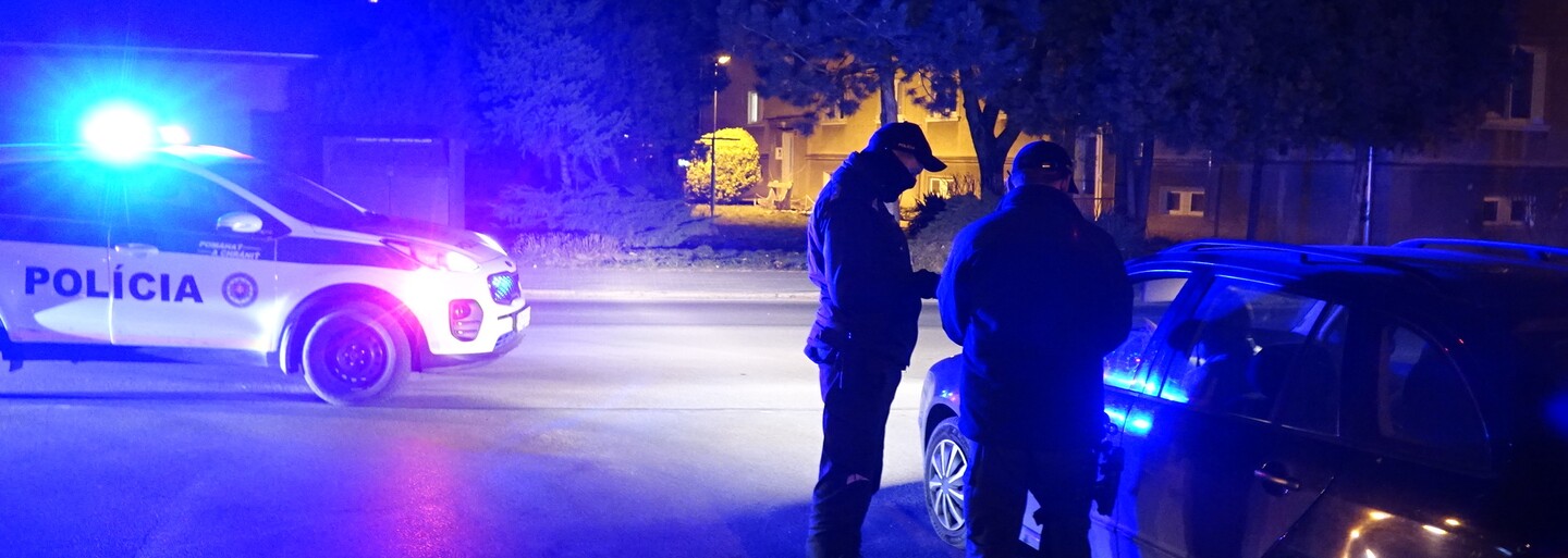 REPORTÁŽ: Ako v noci policajti kontrolujú zákaz vychádzania?