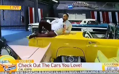 Reportéra vyhodili po tom, čo v živom vysielaní z autosalónu začal skákať po historických autách. Tvrdil, že sa cíti ako dieťa Reportéra vyhodili po tom, čo v živom vysielaní z autosalónu začal skákať po historických autách. Tvrdil, že sa cíti ako dieťa