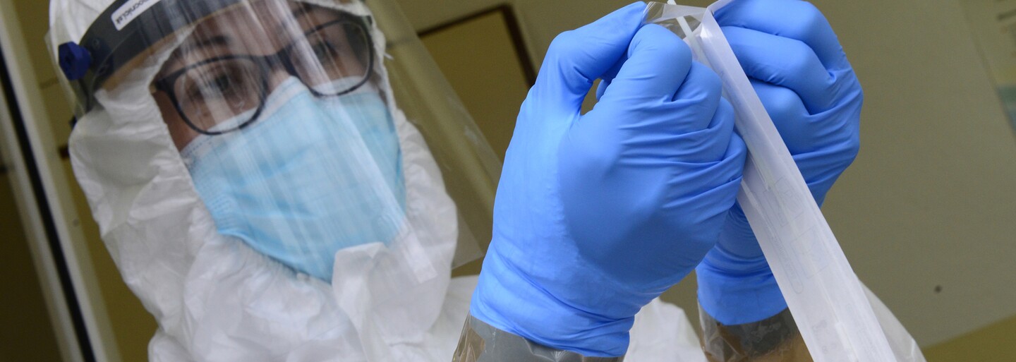 Reprodukční číslo R stouplo nad hodnotu 1, přibylo 3 843 nově nakažených