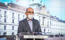 Respirátory budou povinné od čtvrtka v obchodech i autě. Od března se budou nosit všude