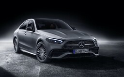 Revoluční interiér, ale hlavně technika. Zcela nový Mercedes-Benz třídy C už nabídne jen čtyřválce