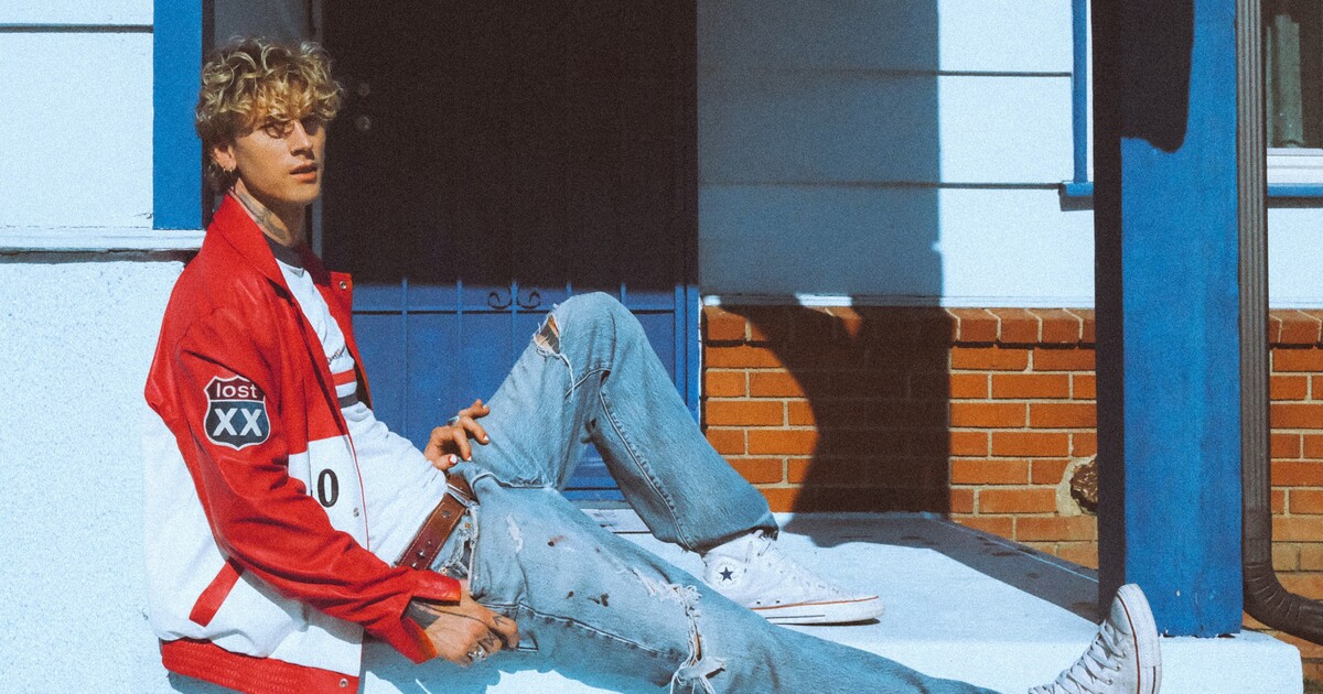 Machine Gun Kelly se vrací do Prahy. V únoru zahraje v O2 areně