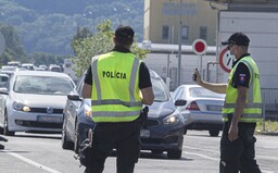 Režim na hraniciach sa možno zmení: Viacero výnimiek pri návrate z červených krajín pribudne, niektorí Slováci majú problém