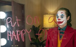 Režisér Jokera o dvojke nepremýšľal a Joaquin Phoenix sa na pľaci rehotal každý deň. Film bol pôvodne dlhší o pol hodinu