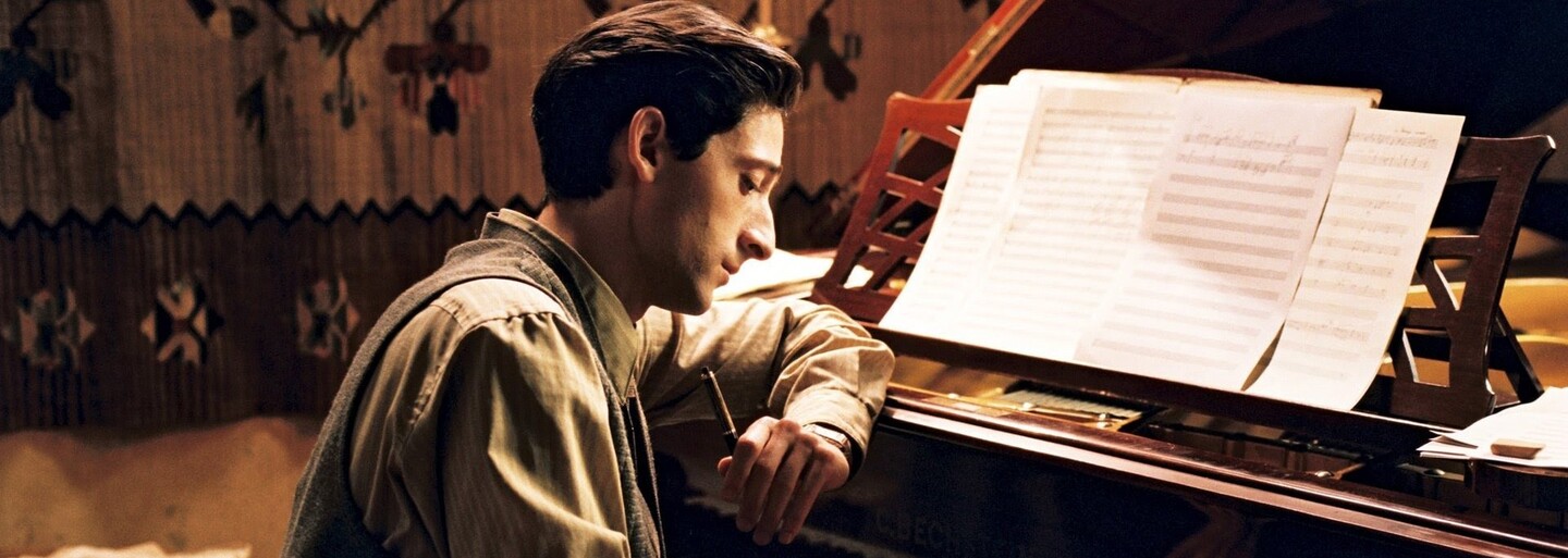 Režisér oscarového Pianistu, Roman Polański, sa vracia do Krakova, kde natočí dokumentárnu snímku z prostredia bývalého židovského ghetta