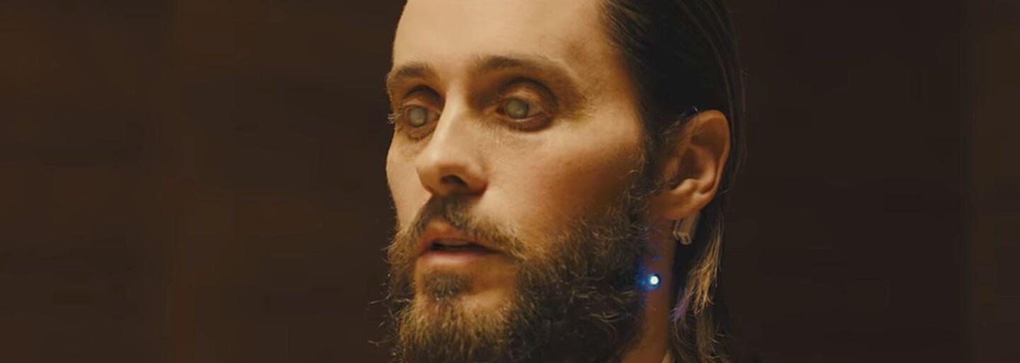Režiséra Bretta Ratnera zo sexuálneho obťažovania obvinilo 6 žien. Jeho projekt o Hughovi Hefnerovi, v ktorom mal hrať Jared Leto, sa ruší