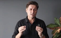 Riaditeľ slovenskej cestovnej kancelárie šíri strach z koronavírusu, aby zarobil