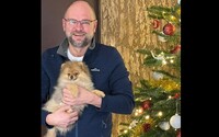 Richard Sulík dostal nového chlpatého psa Baróna von Bahnhof. Pomaly si na seba zvykáme, hovorí predseda SaS