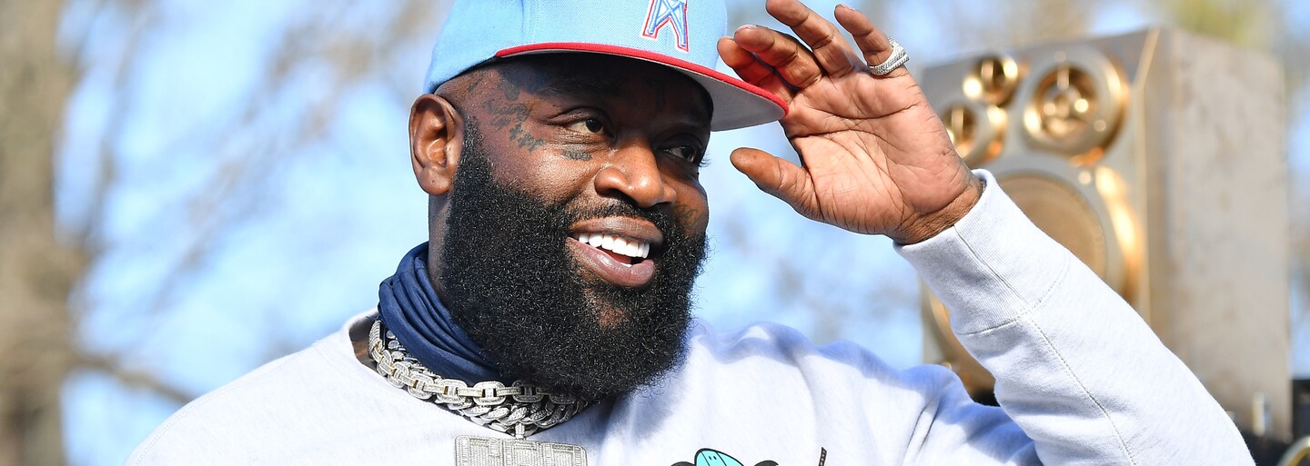 Rick Ross si spravil vodičský preukaz až teraz, aj keď vlastní už viac ako 100 áut. Už sa mu nechcelo jazdiť načierno