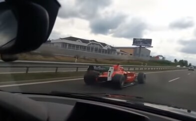 Řidič červené formule z dálnice D4 byl vypátrán, hrozí mu pokuta a zákaz řízení Řidič červené formule z dálnice D4 byl vypátrán, hrozí mu pokuta a zákaz řízení