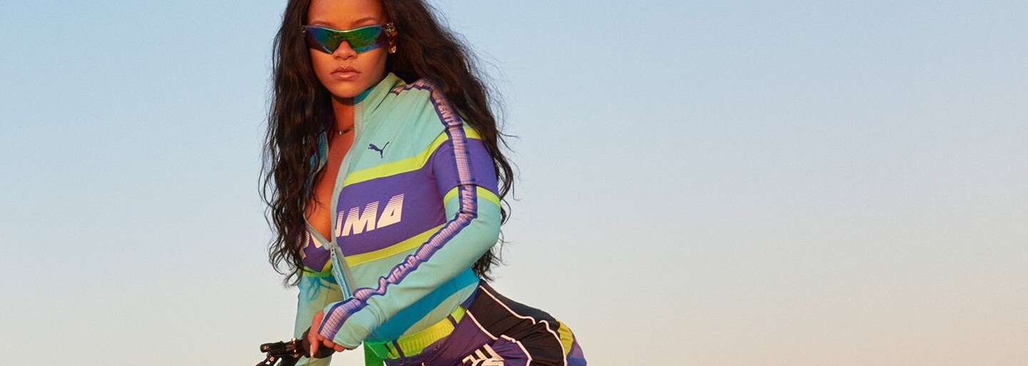 Rihanna nemá limity a v nejnovější kolekci FENTY Puma vytahuje boty na podpatcích a motokrosovou módu