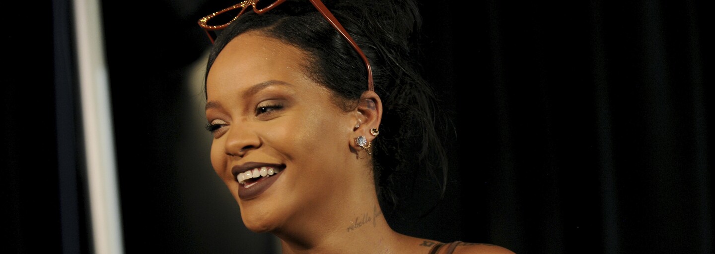 Rihanna usilovne pracuje na albume, chce dieťa a je hanblivá. V otvorenom rozhovore prezrádza veľa noviniek