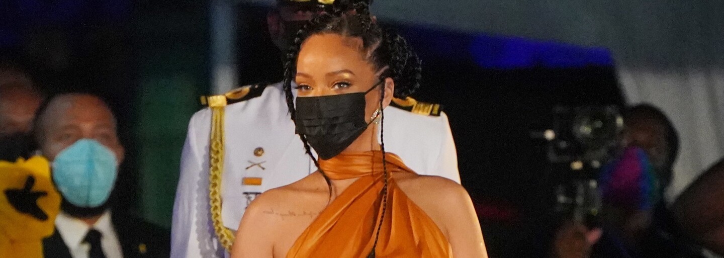 Rihanna zastínila i britskou královnu Alžbětu. Stala se národní hrdinkou Barbadosu