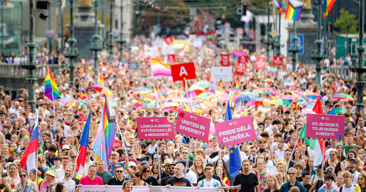Prague Pride 2025: Duhového průvodu se zúčastnilo 45 tisíc lidí. Koukni na fotky z místa