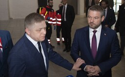Robert Fico nevystúpi na sneme Smeru. Pre problémy s vysokým tlakom musel odísť do nemocnice