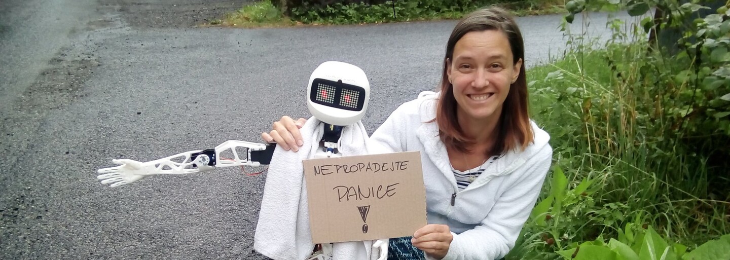 Robot Matylda bude stopovat na českých silnicích, chce do Pelhřimova. Nabrat ji může kdokoli, autoři se krádeže nebo zničení nebojí