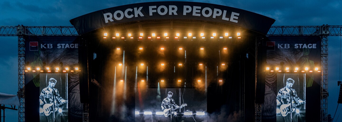 Rock for People přivezl gigantická jména i neokoukané talenty. Festival potvrdil, že je v Česku jedničkou (Reportáž)