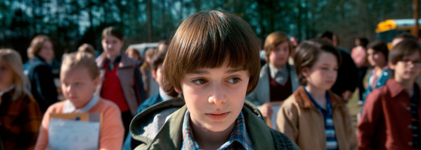 Rok 1984 bude v mestečku Hawkins ešte podivnejší ako ten predošlý. Stranger Things totiž prichádza s veľkolepou 2. sériou a monštrá sa ozývajú