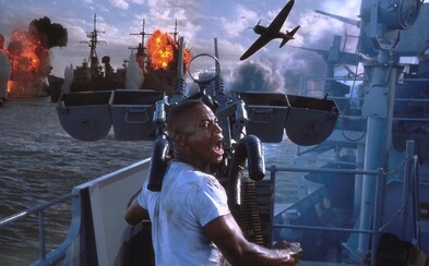 Roland Emmerich sa v dráme Midway vrhá do druhej svetovej vojny. Sfilmuje boje Američanov a Japoncov po útoku na Pearl Harbor Roland Emmerich sa v dráme Midway vrhá do druhej svetovej vojny. Sfilmuje boje Američanov a Japoncov po útoku na Pearl Harbor