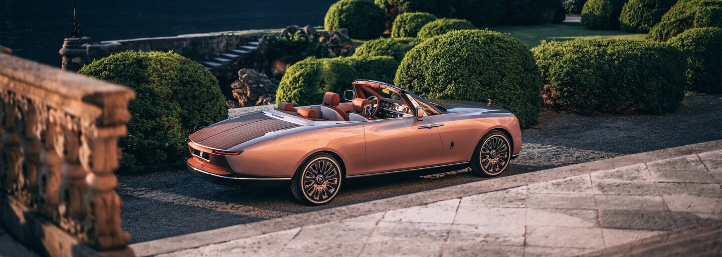 Rolls-Royce servíruje najdrahšie nové auto na svete v ďalšej unikátnej podobe, nechýba výsuvný slnečník