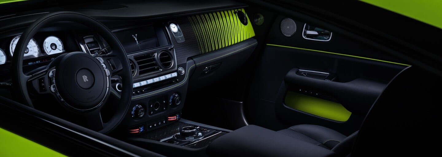 Rolls-Royce ukázal v rámci exkluzivní edice Black Badge výstřední neonové laky