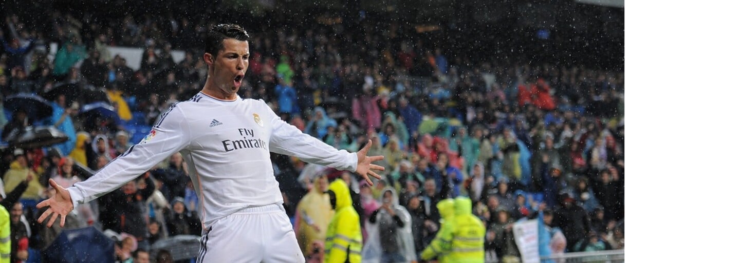 Ronaldo sa vzdal vzácnej trofeje pre najlepšieho futbalistu. Zlatú loptu predal za 600 000 € a peniaze venoval charite