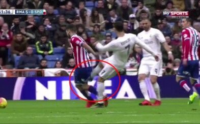 Ronaldo v poslednej dobe zákernými zákrokmi nešetrí. Rozhodcovia však jeho činy prehliadajú a fanúšikom začína vrieť krv Ronaldo v poslednej dobe zákernými zákrokmi nešetrí. Rozhodcovia však jeho činy prehliadajú a fanúšikom začína vrieť krv