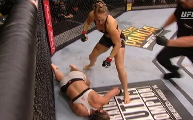 Rondě Rousey stačilo jen 34 sekund na zničení své soupeřky Bethe Correii Rondě Rousey stačilo jen 34 sekund na zničení své soupeřky Bethe Correii