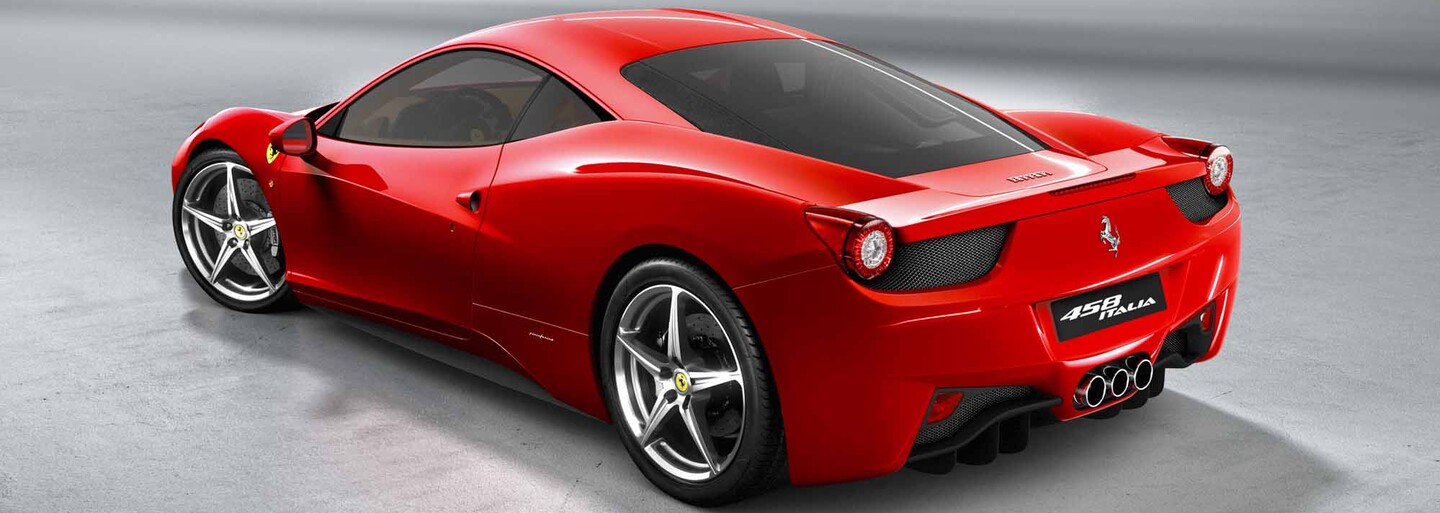 Rozmazlený milionářův syn podpálil své Ferrari v naději, že mu otec koupí novější model