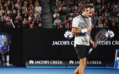 Rozprávkové vyvrcholenie Australian Open! Roger Federer sa po päťsetovej dráme raduje z víťazstva Rozprávkové vyvrcholenie Australian Open! Roger Federer sa po päťsetovej dráme raduje z víťazstva