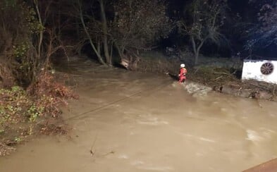 Rozvodnená rieka so sebou strhla tri ženy, snažili sa zachrániť zvieratá z útulku. Jednu už našli mŕtvu Rozvodnená rieka so sebou strhla tri ženy, snažili sa zachrániť zvieratá z útulku. Jednu už našli mŕtvu