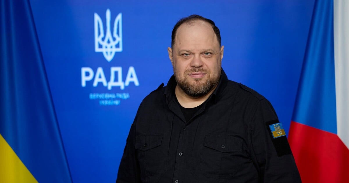 „Za soucit a solidaritu.“ Ukrajinský parlament reaguje na Okamuru, vyvěsil českou vlajku