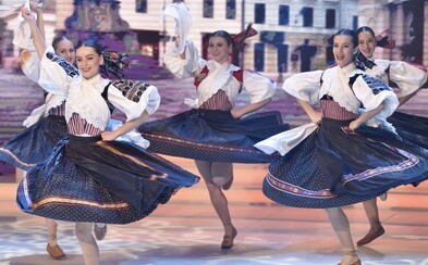 RTVS predstavuje zábavnú šou plnú slovenského folklóru. Zem spieva chce konkurovať ostatným v hlavnom vysielacom čase RTVS predstavuje zábavnú šou plnú slovenského folklóru. Zem spieva chce konkurovať ostatným v hlavnom vysielacom čase