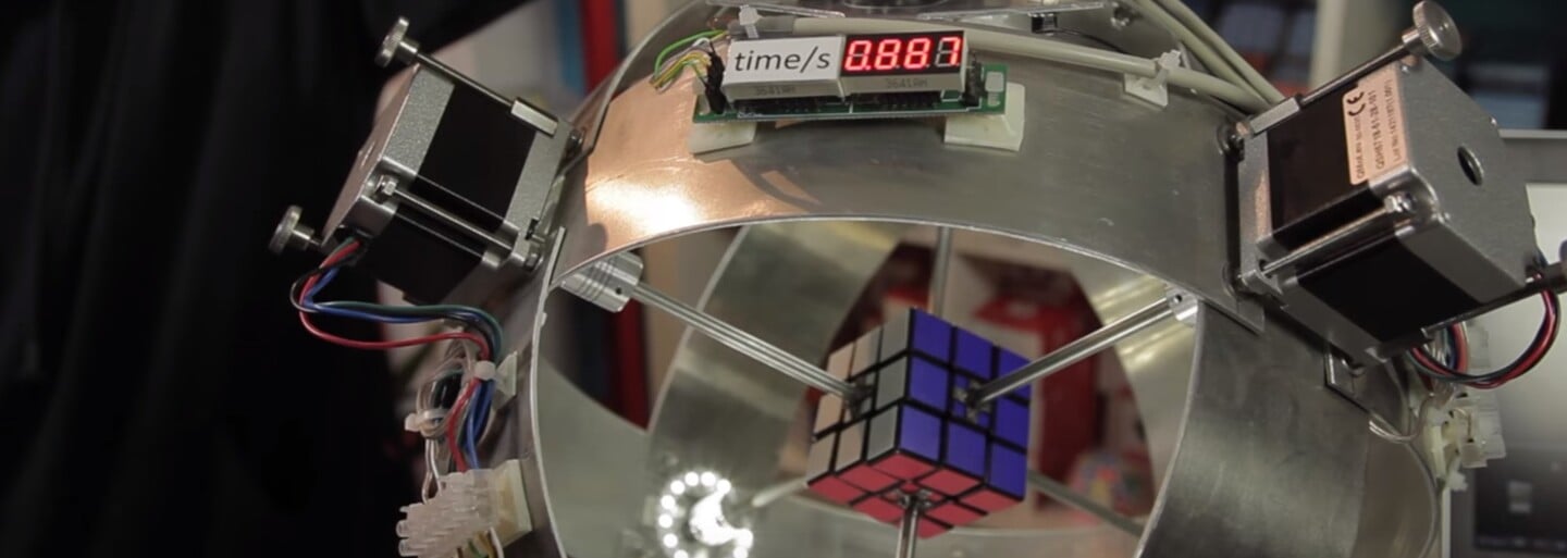 Rubikovu kocku poskladá iba za 0,887 sekundy. Robot Sub1 od nadaného inžiniera má na konte nový rekord