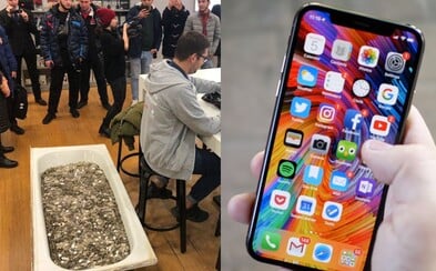 Rus přišel za nový iPhone XS zaplatit tisíci mincí. Vážily přes 350 kilogramů Rus přišel za nový iPhone XS zaplatit tisíci mincí. Vážily přes 350 kilogramů