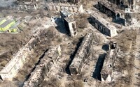 Rusi chcú zbombardovaný Mariupol premeniť na letovisko pre dovolenkárov. Priznali, že 60 % budov sa už nedá opraviť