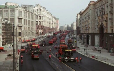 Rusi ťa naučia, ako sa expresne rýchlo asfaltujú cesty. Mohli za to desiatky vozidiel a 8-tisíc ton asfaltu Rusi ťa naučia, ako sa expresne rýchlo asfaltujú cesty. Mohli za to desiatky vozidiel a 8-tisíc ton asfaltu