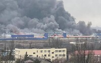 Ruská armáda si nechtiac podpálila vlastný zásobovací vlak, keď nad ním chcela vytvoriť dymovú clonu, tvrdia Ukrajinci