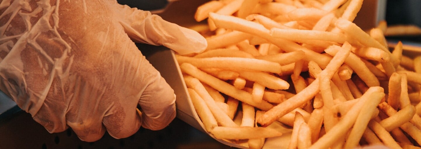 Ruská náhrada „McDonald's“ přestala prodávat hranolky. Nemá brambory