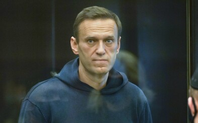 Ruského opozičního lídra Navalného odsoudili na 3,5 roku vězení. On tvrdí, že jde o politickou objednávku Ruského opozičního lídra Navalného odsoudili na 3,5 roku vězení. On tvrdí, že jde o politickou objednávku