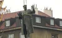 Rusko hrozí odvetou za stržení sochy maršála Koněva. Tento skutek způsobuje hluboké rozhořčení, vzkazuje