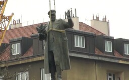 Rusko hrozí odvetou za stržení sochy maršála Koněva. Tento skutek způsobuje hluboké rozhořčení, vzkazuje